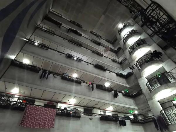 上海一大楼内27户燃气泄漏!发现近半年还不修,居民无奈冒险拧开阀门…